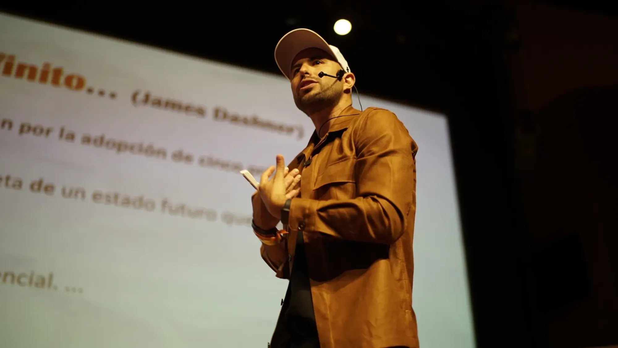 Una celda en plena ciudad: la impactante acción contra la esclavitud moderna de los emprendedores
